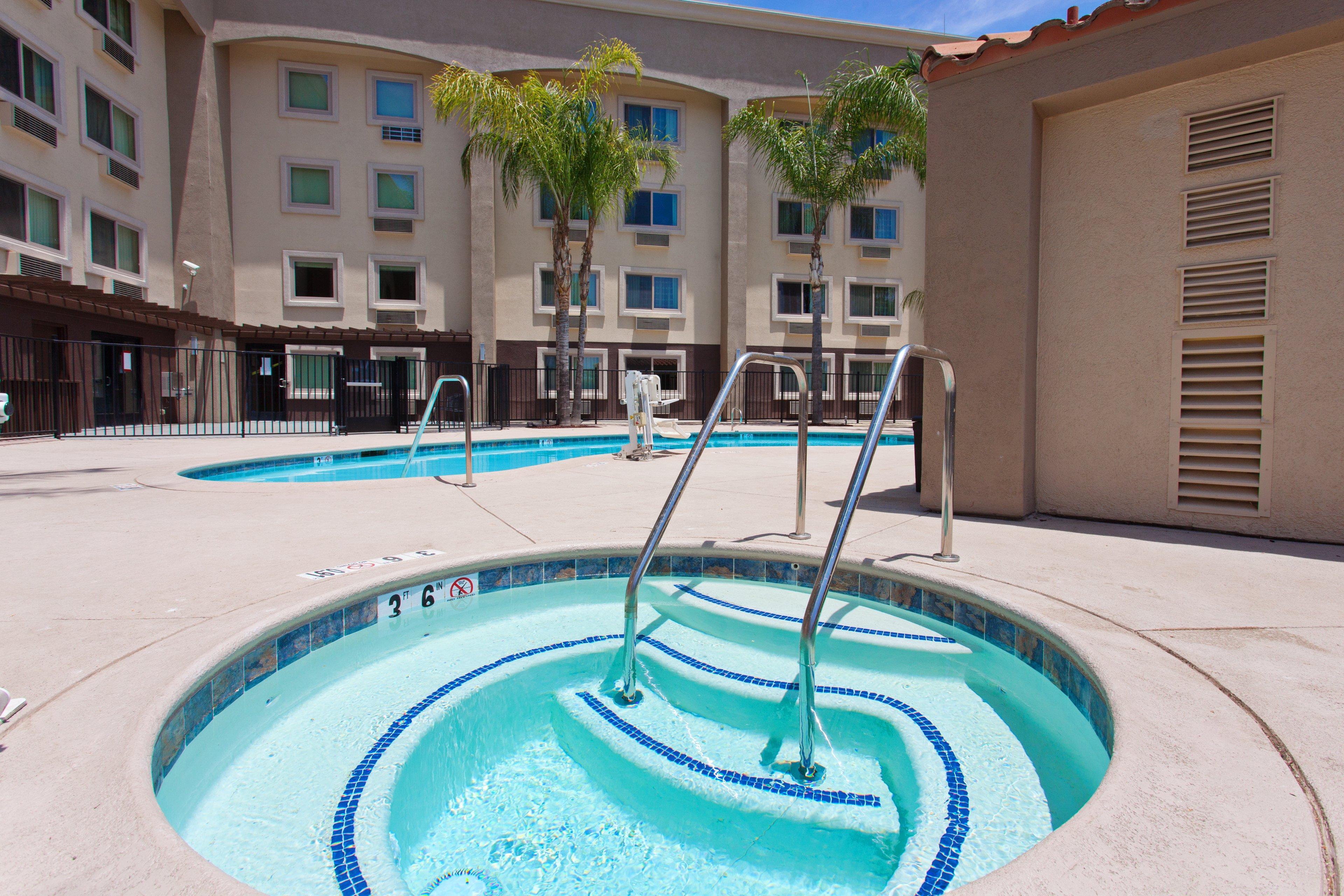 Holiday Inn Express San Bernardino Colton By Ihg Exterior foto