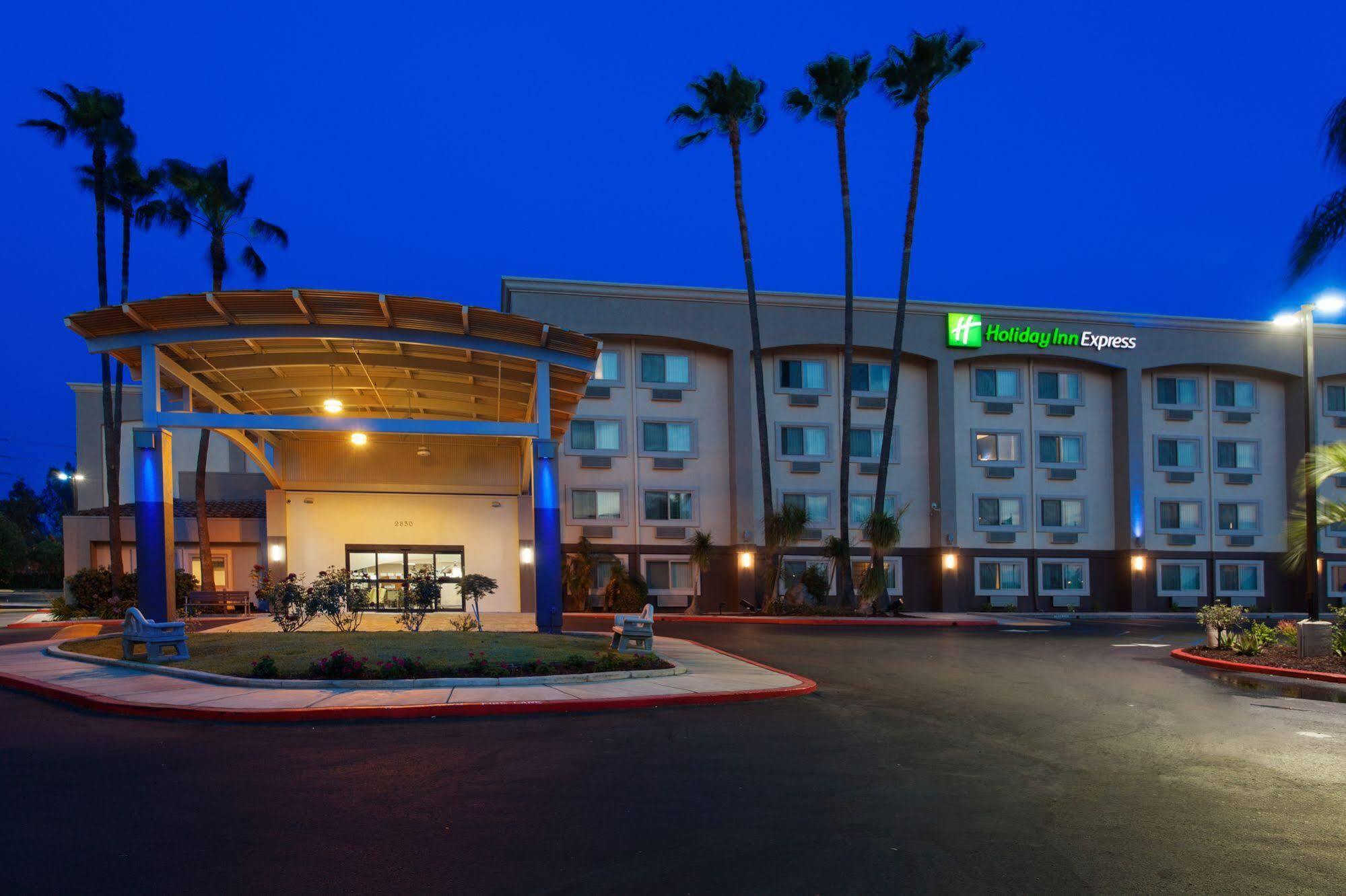 Holiday Inn Express San Bernardino Colton By Ihg Exterior foto